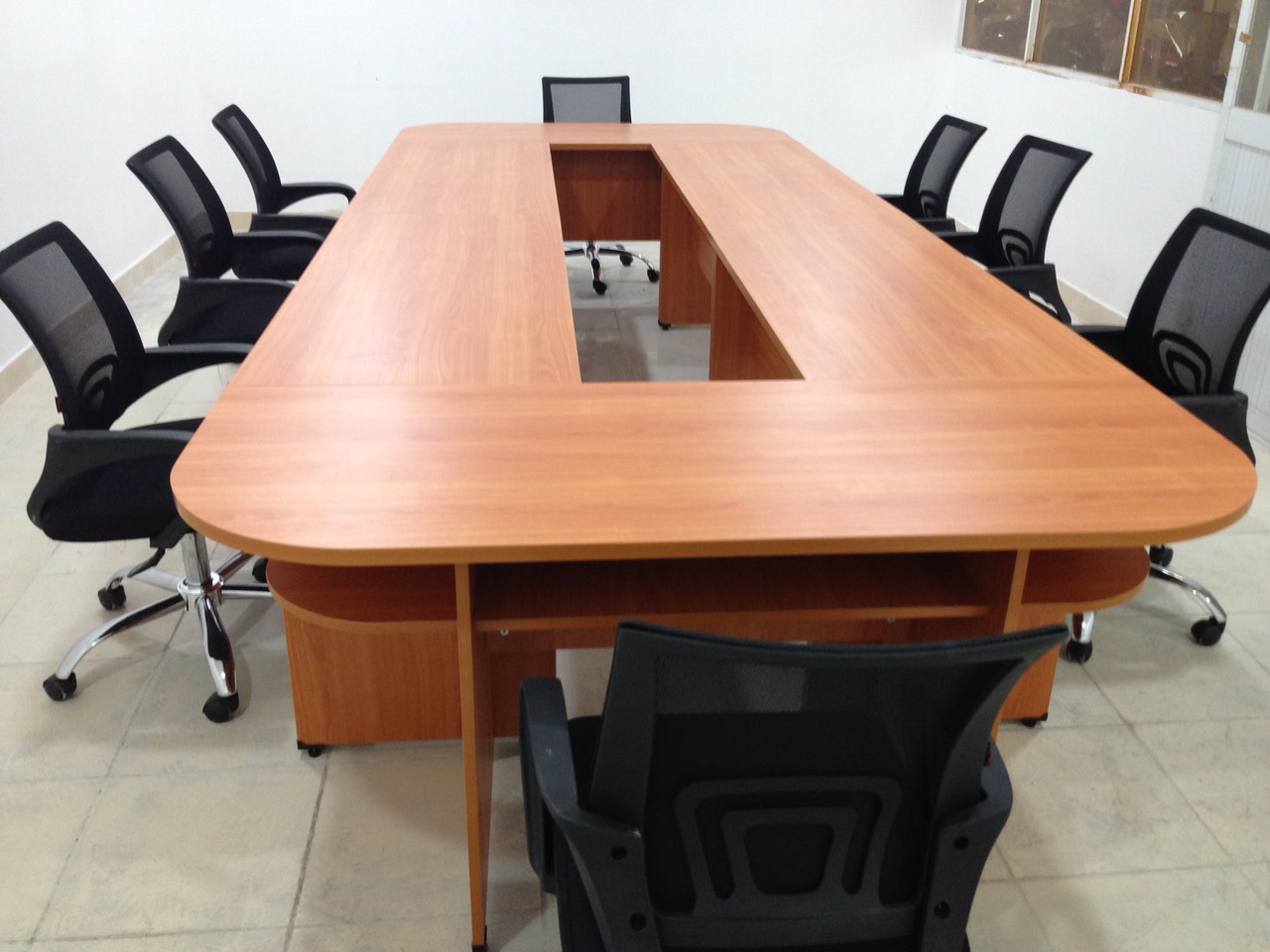 Bàn họp rỗng giữa SV/SCT4016